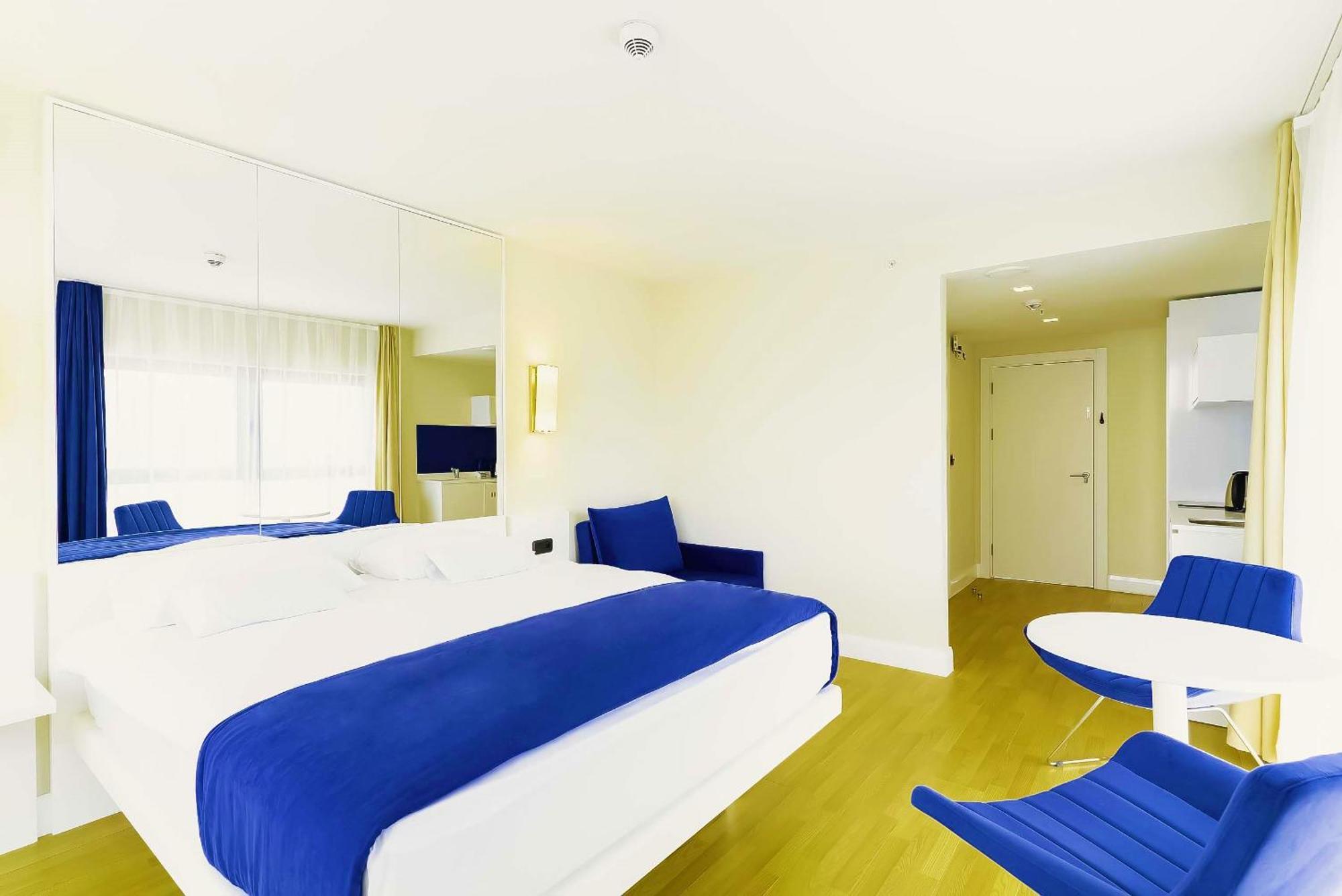 Orbi City Hotel With Sea View บาทูมิ ภายนอก รูปภาพ