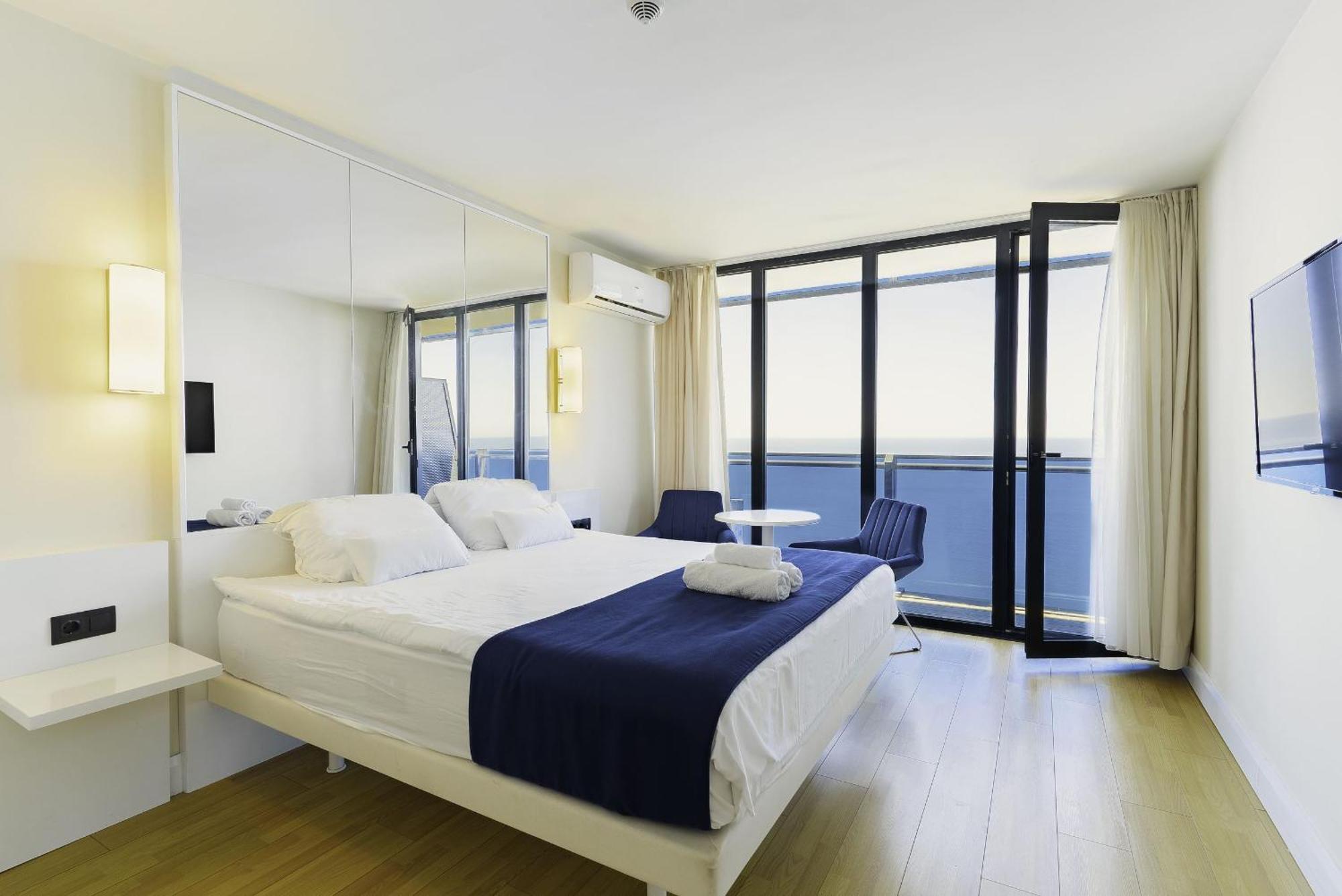 Orbi City Hotel With Sea View บาทูมิ ภายนอก รูปภาพ