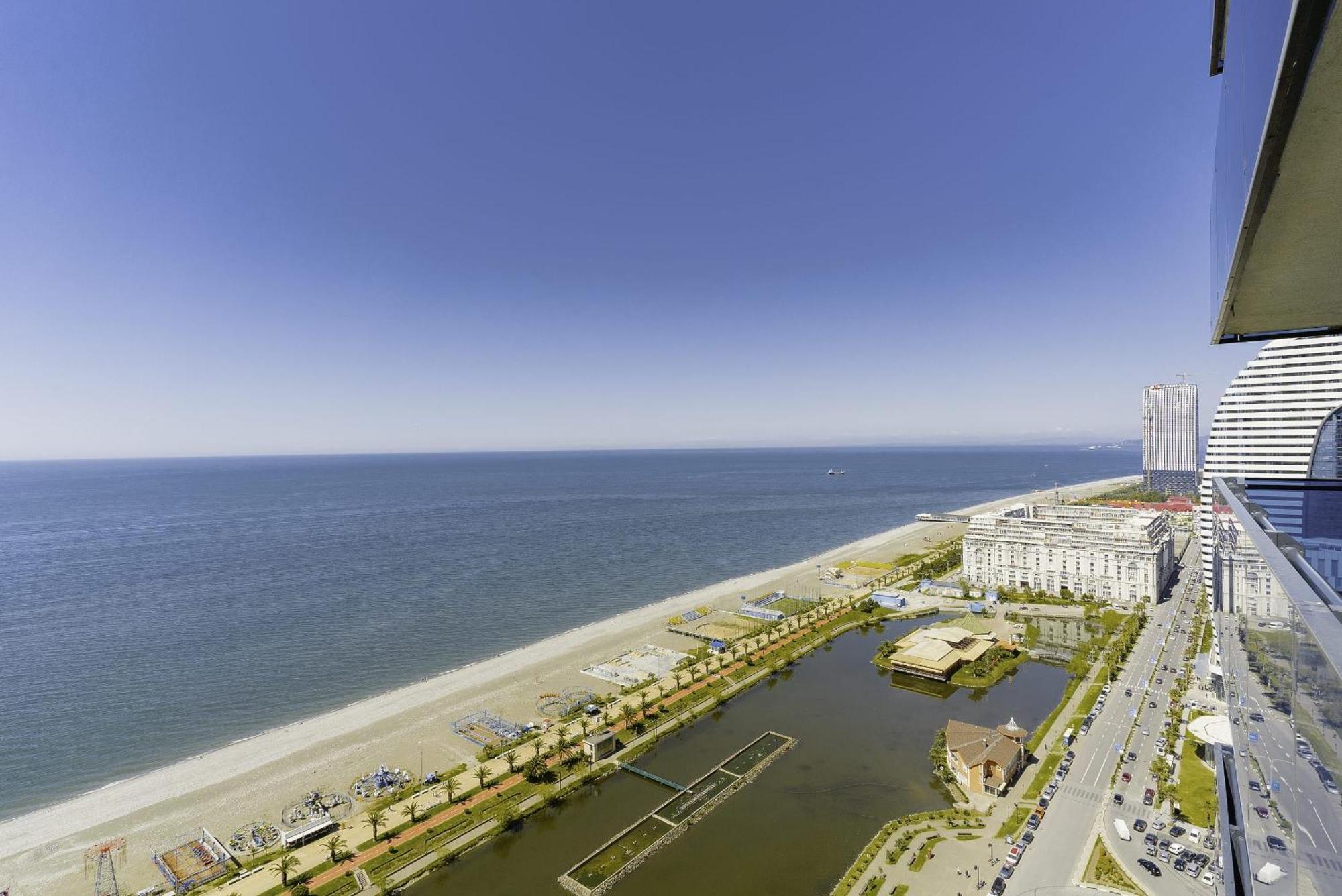 Orbi City Hotel With Sea View บาทูมิ ภายนอก รูปภาพ