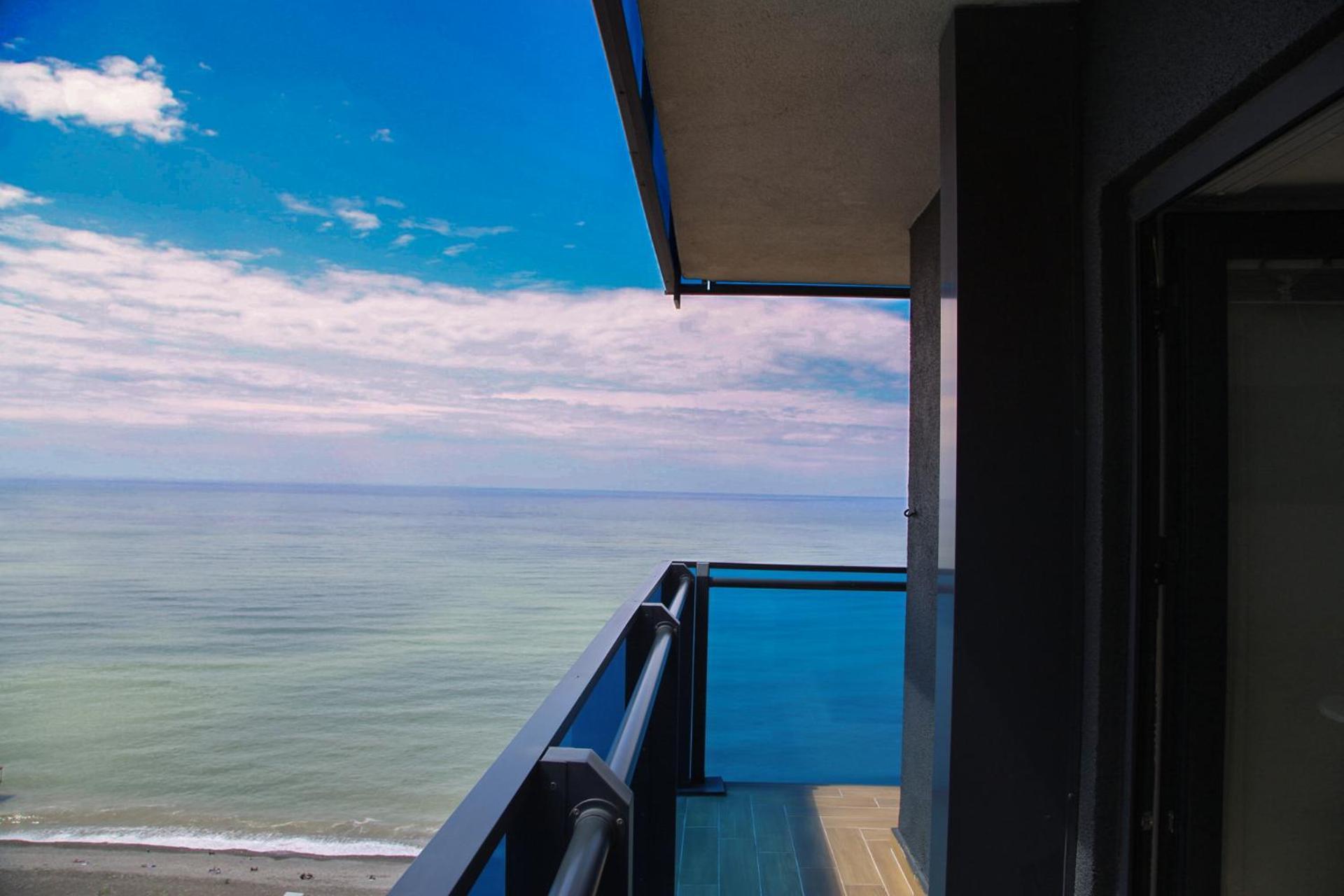 Orbi City Hotel With Sea View บาทูมิ ภายนอก รูปภาพ
